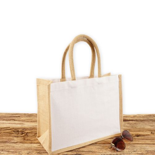 Einkaufstasche aus Jute und Baumwolle zum Bedrucken, klein, natur-weiß mit Seiten-Bodenfalte und mit kurzen runden Tragegriffen auf Holz.