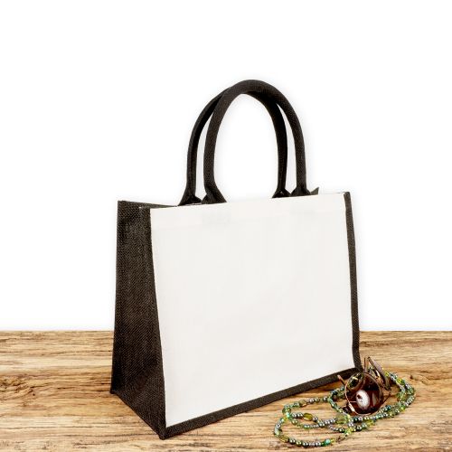 Einkaufstasche aus Jute und Baumwolle zum Bedrucken, klein, schwarz-weiß mit Seiten-Bodenfalte und mit kurzen runden Tragegriffen auf Holz.